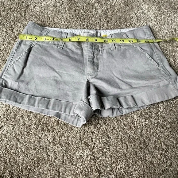Old Navy Women’s gray shorts size 4​​ - Picture 8 of 8